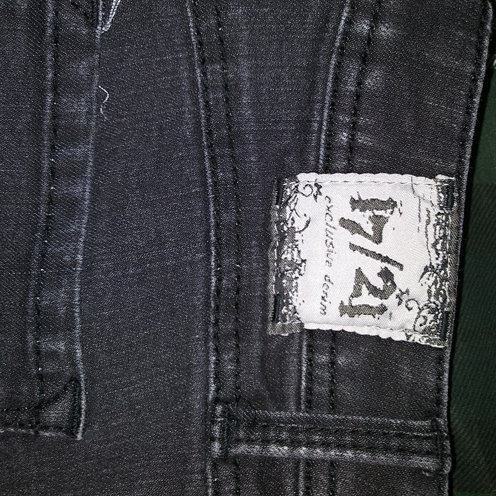 Shorts - Picture 3 of 5